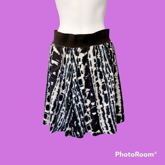 2/$20 Guess by Marciano blue & black summer skirt - Picture 4 of 5